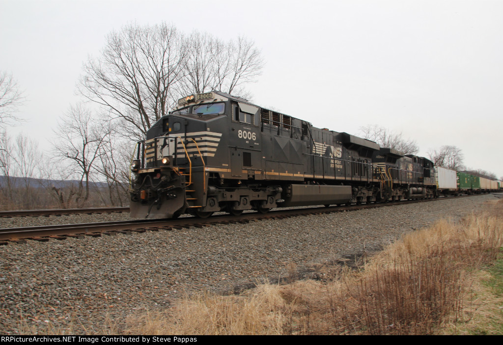 NS 8006 leads train 21J onto the siding